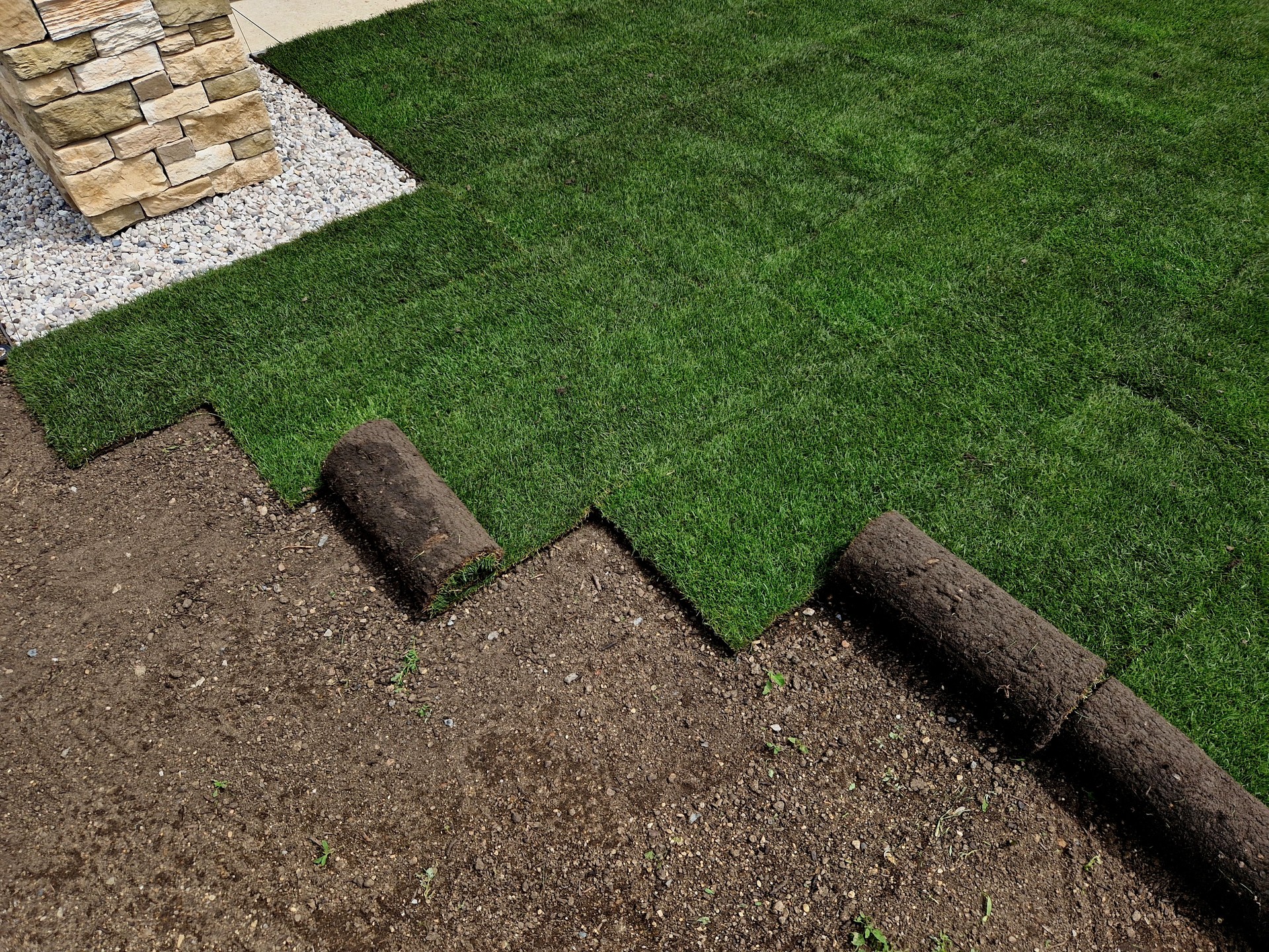 Custom landscape rock and mulch beds